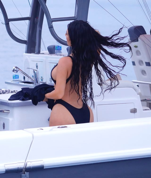 Kim Kardashian, cesur mayokinisiyle ortalığı salladı - Resim: 3