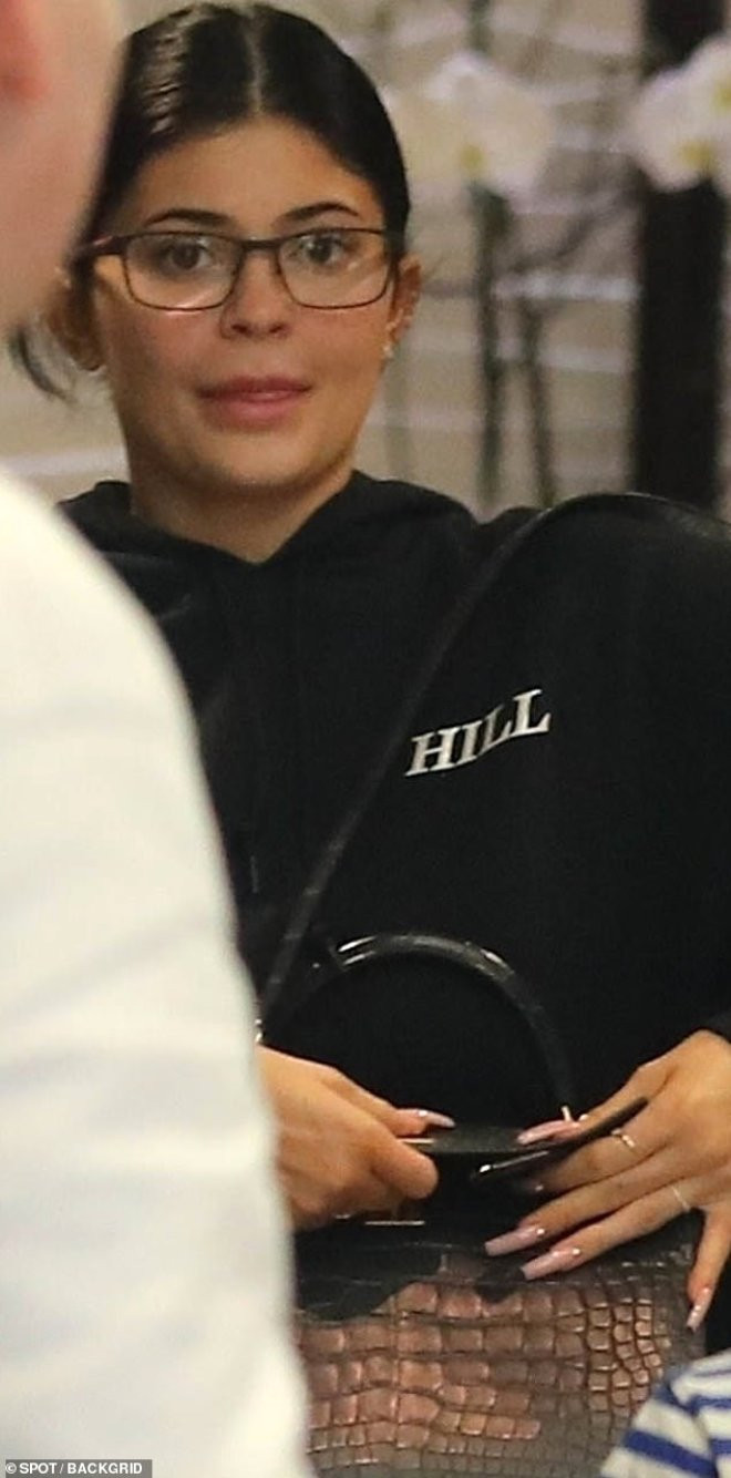 Bu haline aldanmayın! Instagram'ın kraliçesi Kylie Jenner makyajsız haliyle pes dedirtti - Resim: 4