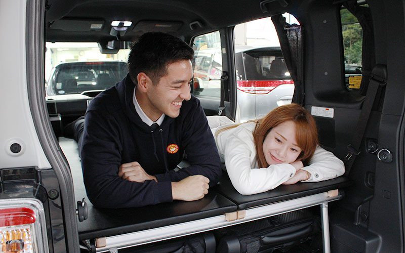 Çılgın Japonlar, kafa dinlemek, yemek yemek ve uyumak için araba kiralıyor - Resim: 1
