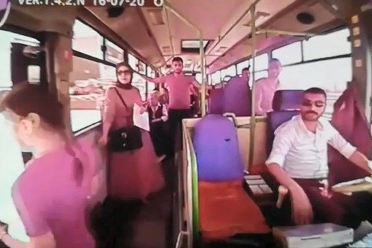 Kocaeli'de otobüsten düşen kızın görüntülerindeki kafa karıştıran detay - Resim: 2