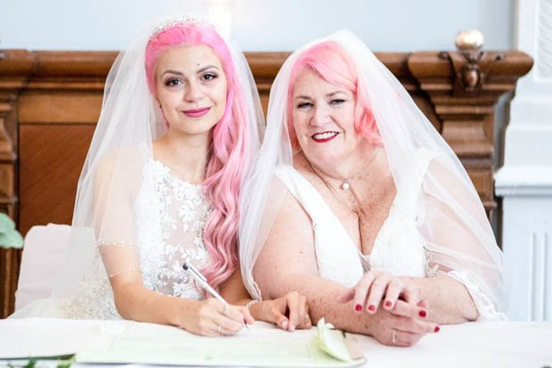 24 yaşındaki YouTuber kız, 61 yaşındaki kız arkadaşıyla evlendi! - Resim: 1
