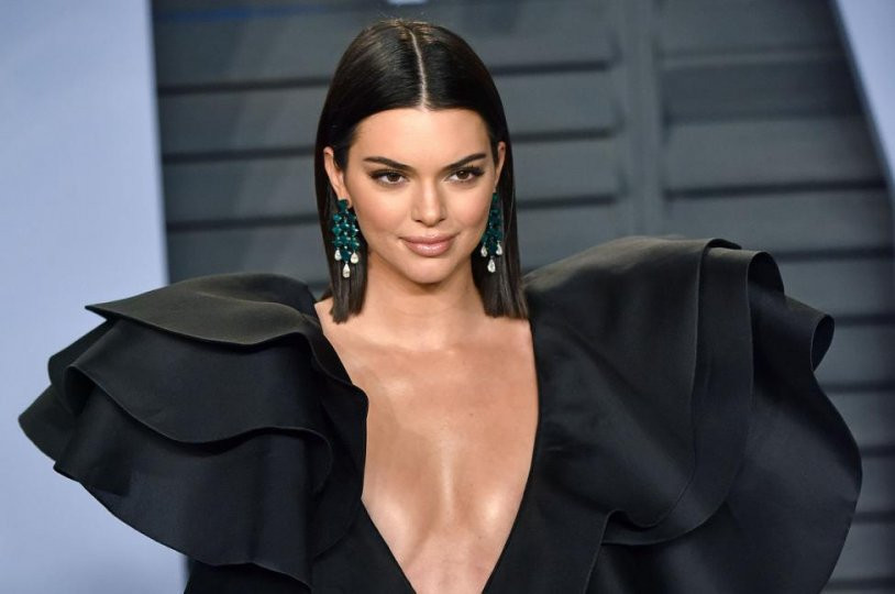 Kendall Jenner çıplak fotoğrafıyla takipçilerinin yüreğini hoplattı! - Resim: 3