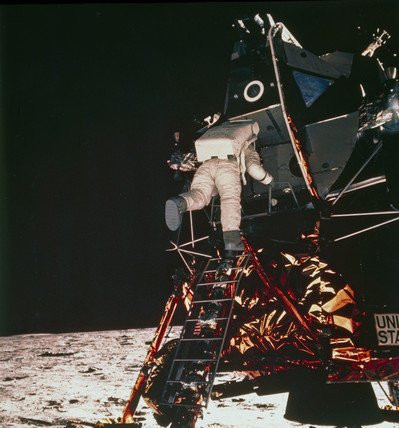 Buzz Aldrin Ay'a ayak basmadı mı - Resim: 3