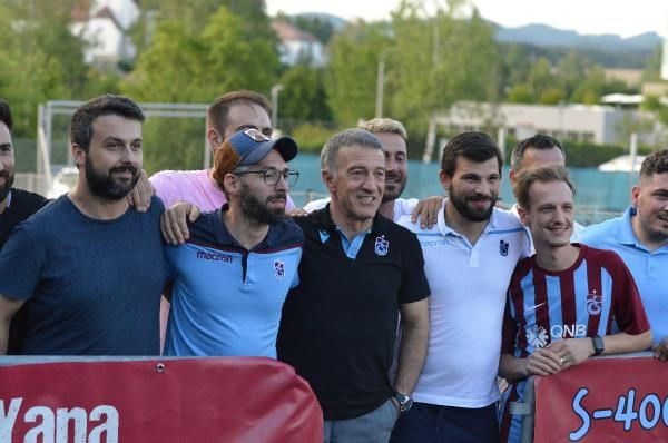 Trabzonspor başkanı antrenmanda ayakkabısını çıkarıp Abdülkadir'e verdi - Resim: 2