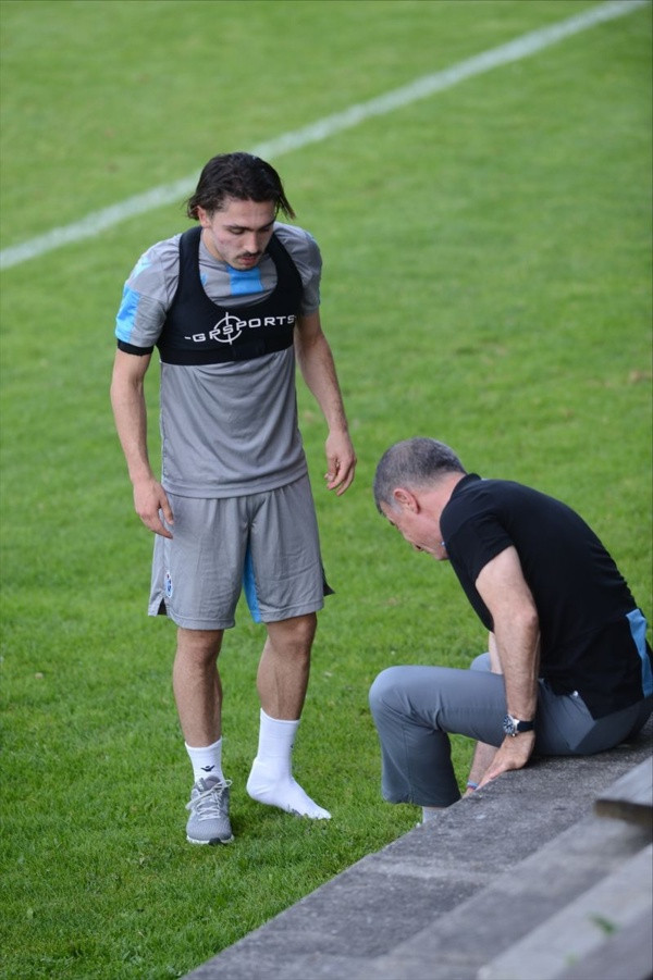 Trabzonspor başkanı antrenmanda ayakkabısını çıkarıp Abdülkadir'e verdi - Resim: 3
