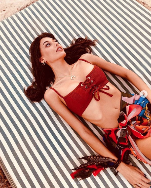 Dilan Çiçek Deniz'in bikinili fotoğrafları sosyal medyayı salladı! - Resim: 2