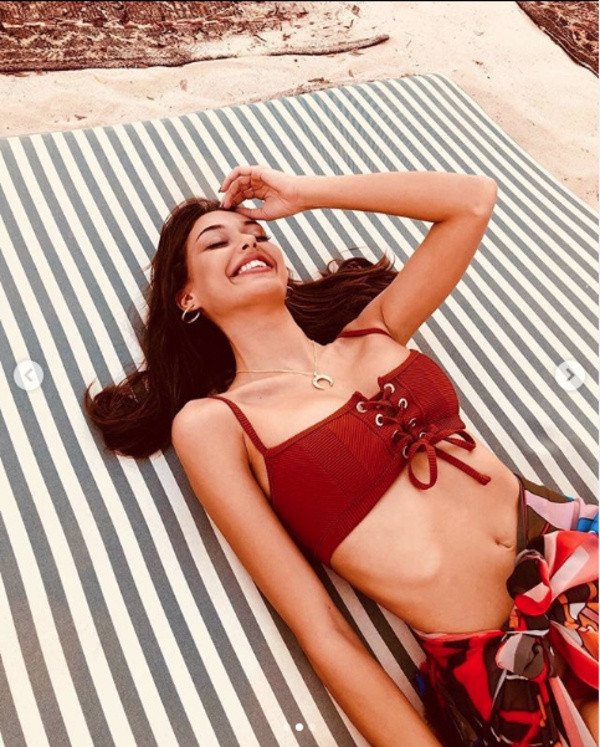 Dilan Çiçek Deniz'in bikinili fotoğrafları sosyal medyayı salladı! - Resim: 3