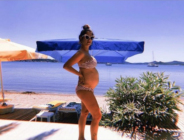 Hazal Kaya hamileliğinin 6. ayında bikinili fotoğrafını paylaştı! - Resim: 3