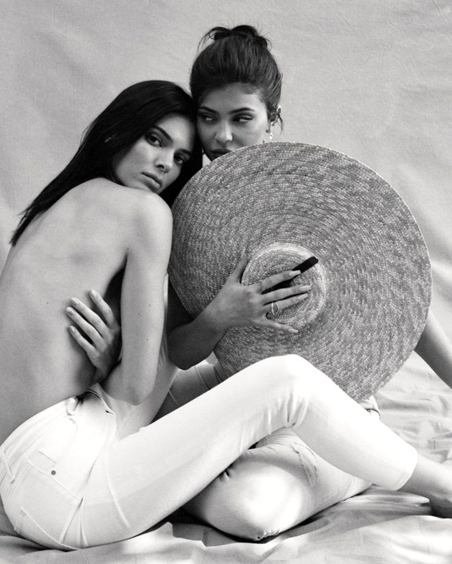 Kendall ve Kylie Jenner kardeşlerden kendi markaları için üstsüz poz! - Resim: 3