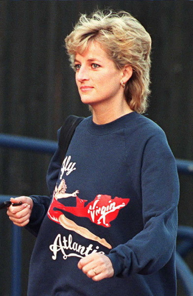 Lady Diana'nın ikonik sweatshirt'ü açık artırmaya çıktı! - Resim: 1