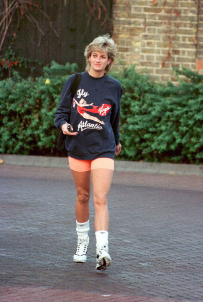 Lady Diana'nın ikonik sweatshirt'ü açık artırmaya çıktı! - Resim: 3