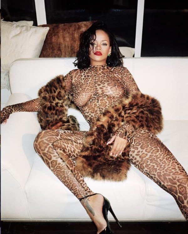 Rihanna'nın yatak pozu olay oldu! - Resim: 1