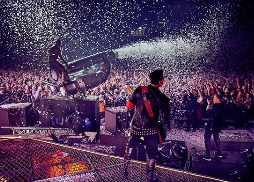 Rammstein üyeleri sahnede öpüşerek homofobi protestosu yaptı - Resim: 4