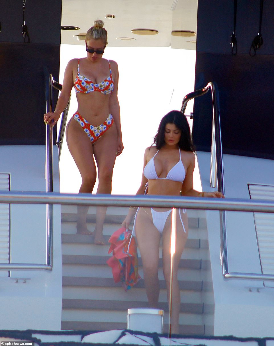 Kylie Jenner'ın tanga bikinisi yürek hoplattı - Resim: 2