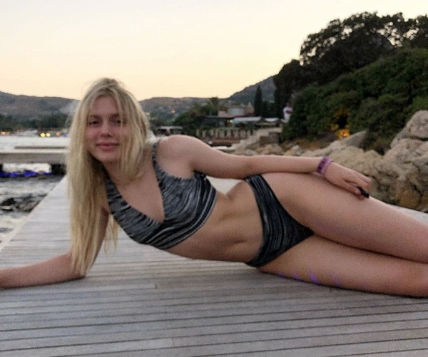 Aleyna Tilki bayrama özel bikinili poz verdi - Resim: 2