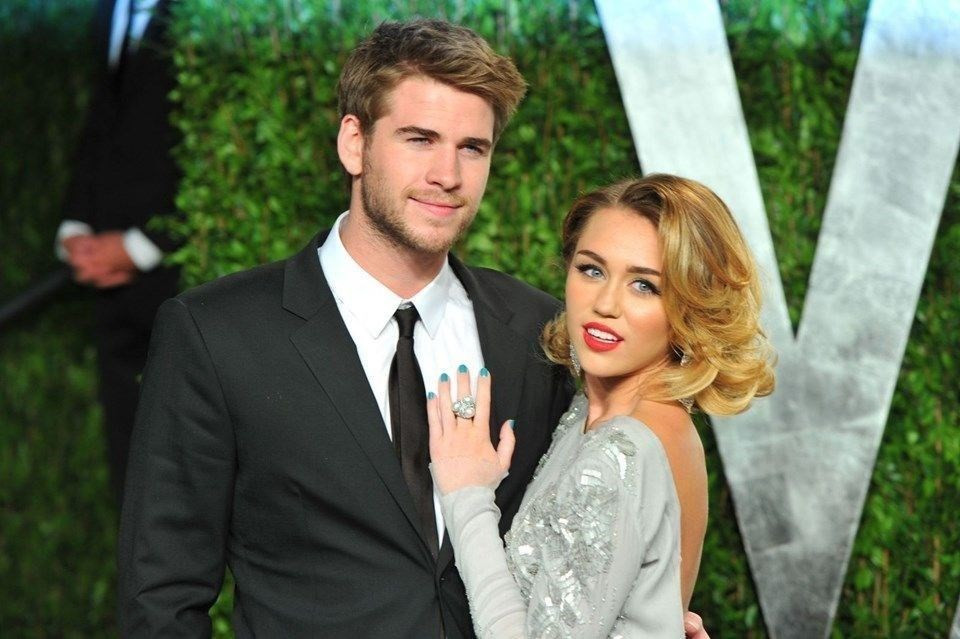 Kocasından ayrılan Miley Cyrus bir kadınla öpüşürken kameralara yakalandı - Resim: 1