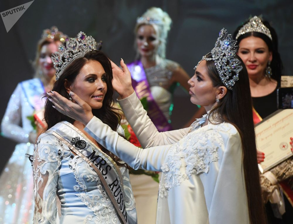 Moskova’da evli kadınlar güzellik yarışmasında ortalığı yıktılar - Resim: 2
