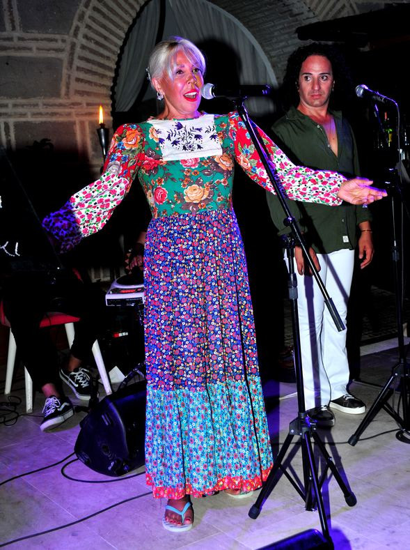 Semiha Yankı, Eurovision'da giydiği elbiseyle sahneye çıktı! - Resim: 3