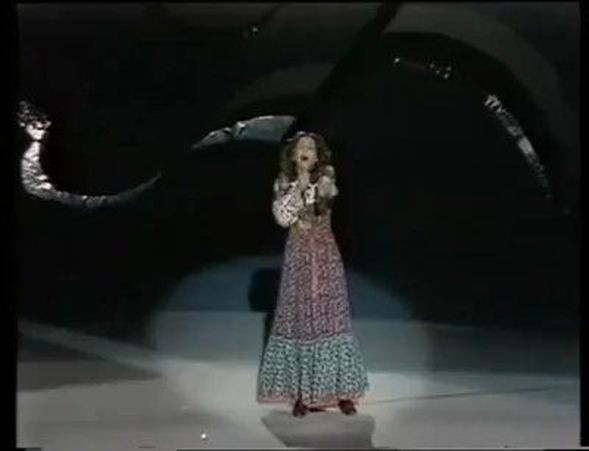 Semiha Yankı, Eurovision'da giydiği elbiseyle sahneye çıktı! - Resim: 4
