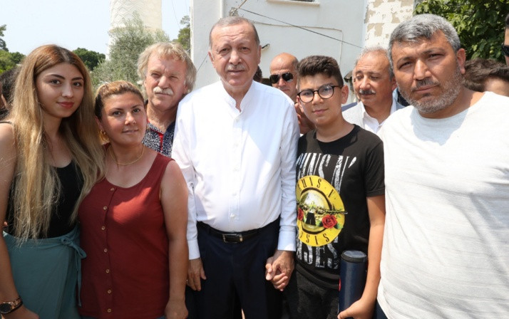 Muğla'da Erdoğan'a cuma namazı çıkışı büyük ilgi! - Resim: 1
