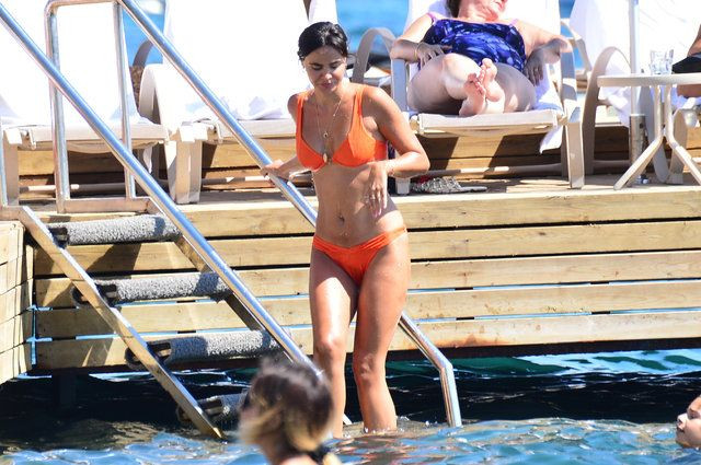 Bikini ile görüntülenen Zeynep Demirel düzgün fiziği ile dikkatleri topladı - Resim: 4