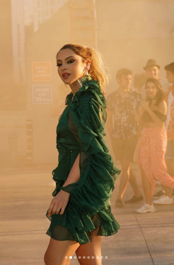 Hadise'nin makyajsız fotoğrafı cesur paylaşımlarını solladı! Rekor kırdı - Resim: 1