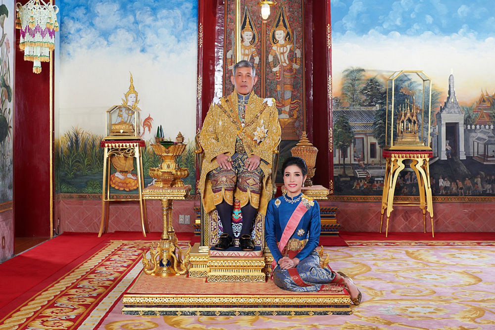 İnternet sitesi Tayland Kralı’nın resmi metresinin bu fotoğraflarıyla çöktü - Resim: 2