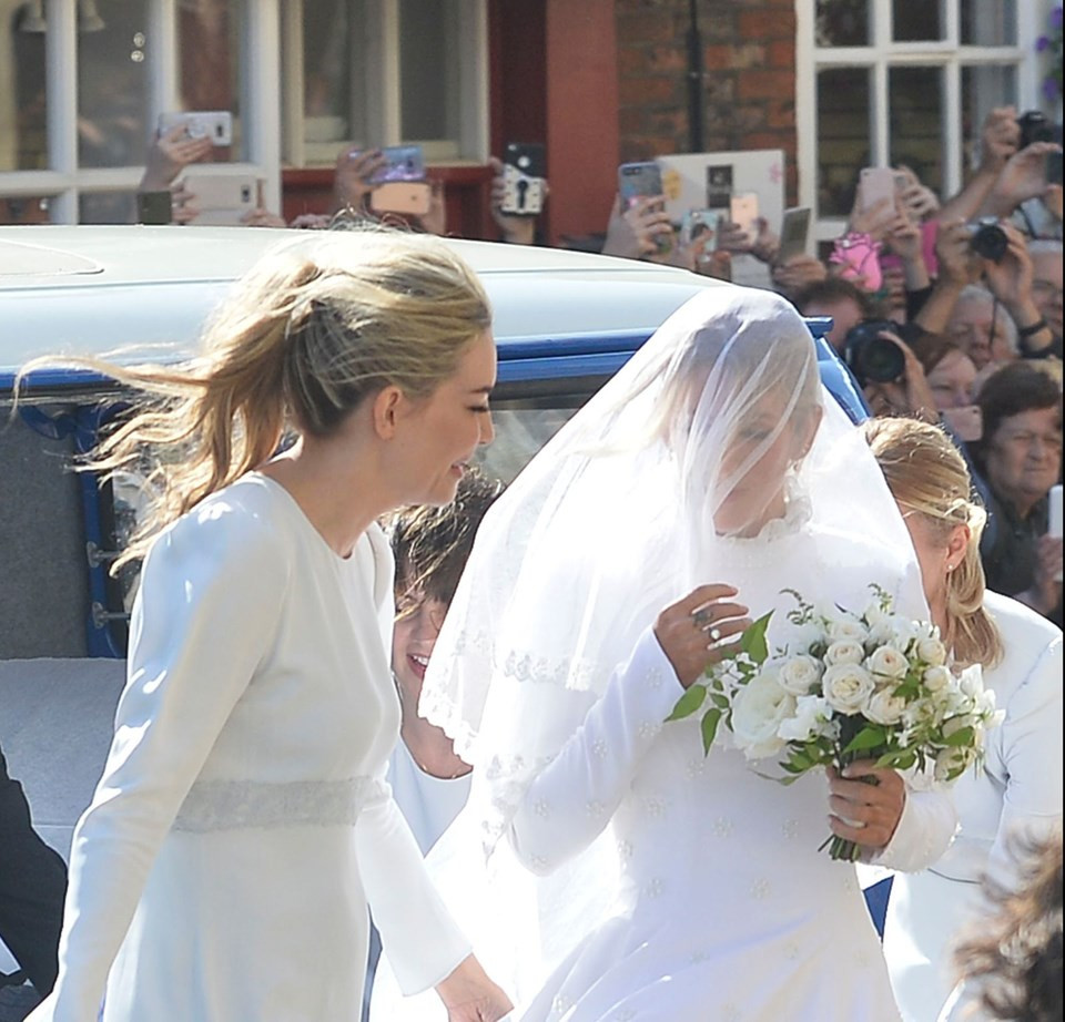 Şarkıcı Ellie Goulding prenseslere özgü bir düğünle evlendi! - Resim: 4