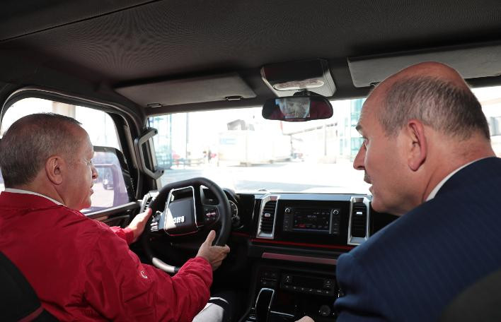 Erdoğan’ın yerli pikap sürüşünde ilginç diyalog: Cam nereden açılıyor? - Resim: 2