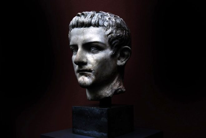 Cinsel ilişkiye girdiği kadınların boynunu koparırdı! Tarihin en sapkın imparatoru Caligula... - Resim: 1