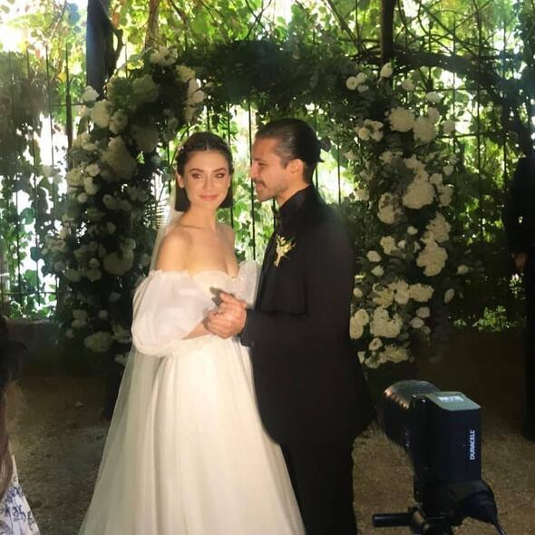 Oyuncu Fulya Zenginer ile Kuntay Tarık Evren evlendi - Resim: 1