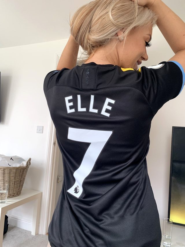 Yetişkin film yıldızı Elle Brooke'tan Sheffield United'ın golcüsüne olay sözler - Resim: 3