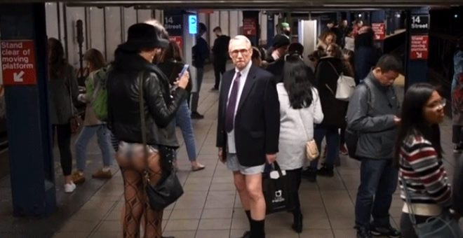 New York'ta pantolonsuz metro yolculuğu - Resim: 1