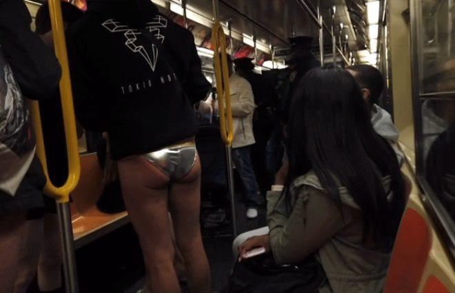 New York'ta pantolonsuz metro yolculuğu - Resim: 4