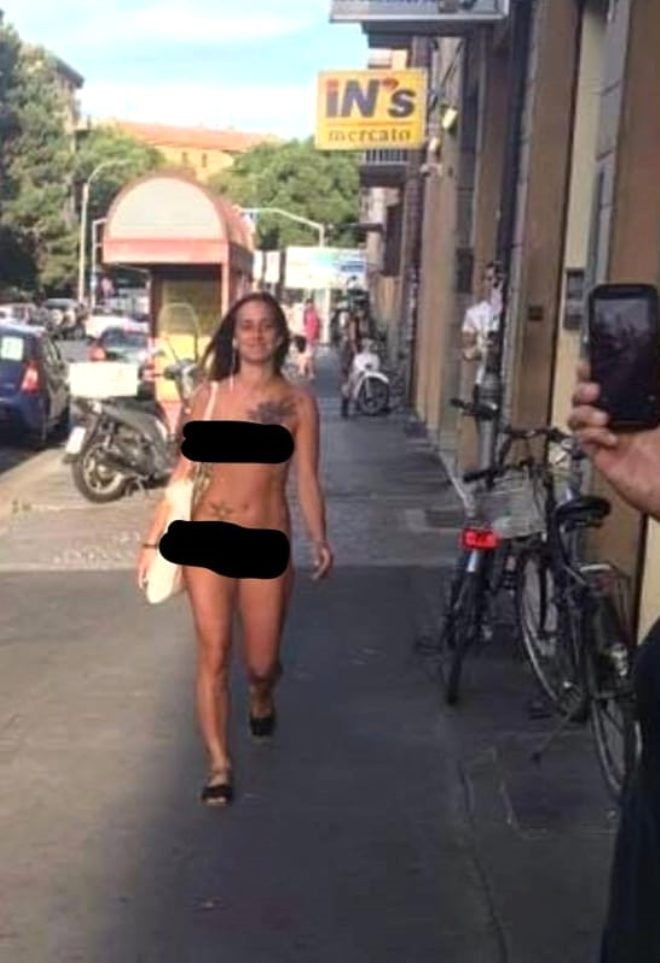 İtalya'da giyinmek istemiyorum diye gezen kadın 3 bin 300 euro ceza yedi - Resim: 2