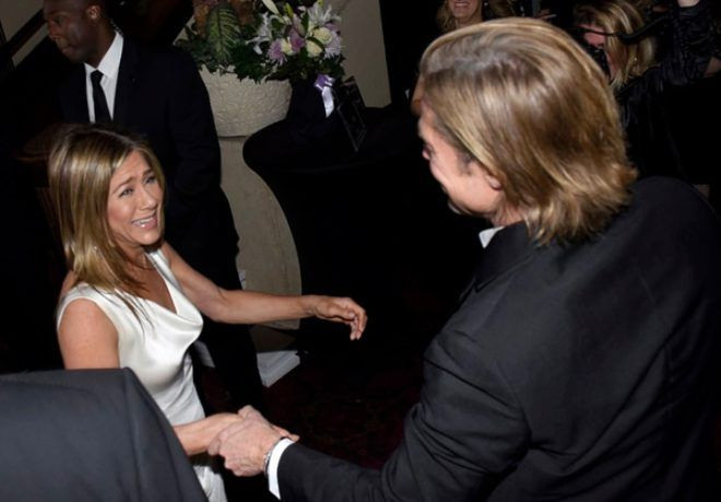 Brad Pitt ile Jennifer Aniston sarmaş dolaş! Angelina Jolie ile aldatmıştı - Resim: 4