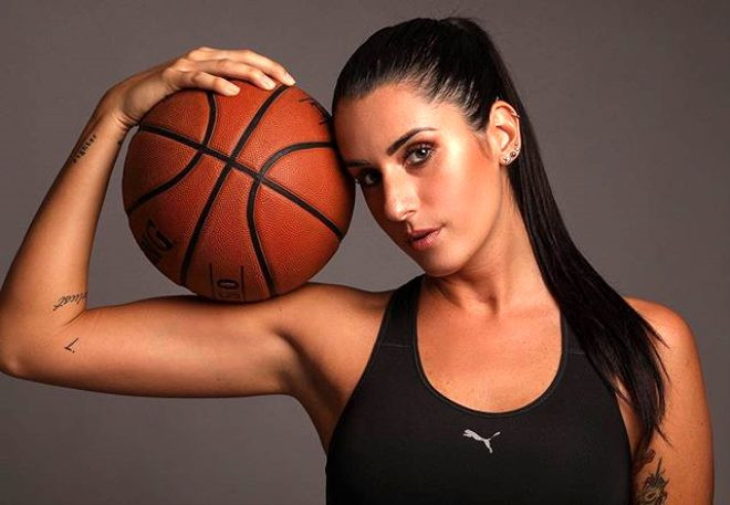 Ünlü basketbolcu Valentina Vignali çırılçıplak soyunup poz verdi - Resim: 1