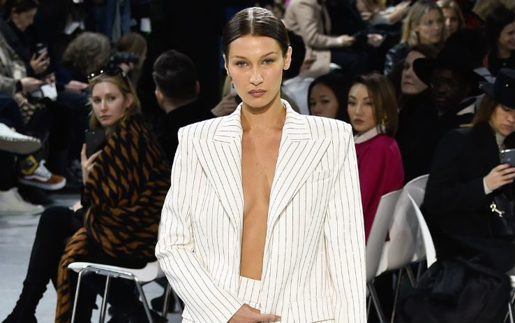 Sütyensiz Bella Hadid defileye damgasını vurdu - Resim: 3