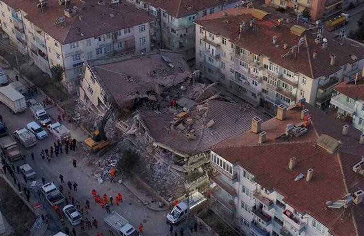 Deprem Elazığ'ı vurdu! İşte bölgeden gelen son fotoğraflar... - Resim: 3