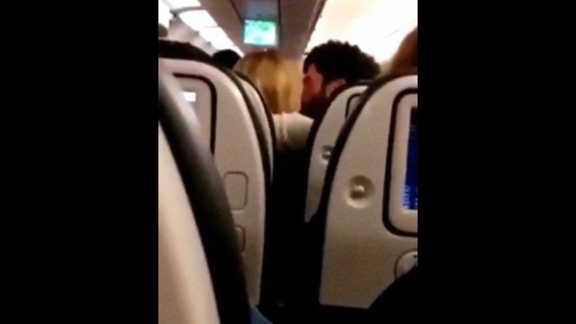 Akın Akınözü sevgilisi Sandra Pestemalciyan'la uçakta aşka geldi - Resim: 3