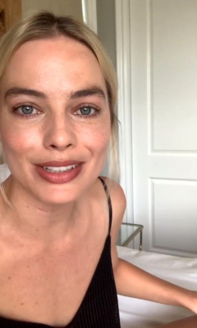 Margot Robbie 18 Milyon Takipçisine Instagramdan Yalvardı
