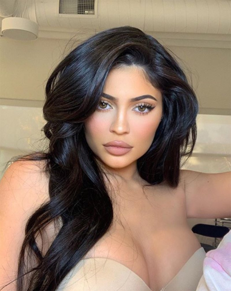 Kylie Jenner'in kızının 93 bin liralık okul çantası olay oldu - Resim: 4