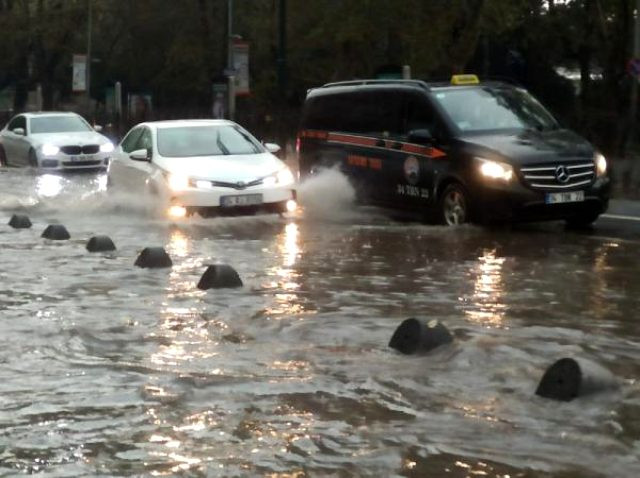İstanbul'da sel ve dolu uyarısı yapıldı alt geçitleri su bastı - Resim: 2