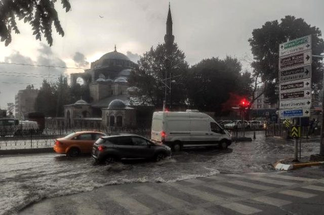 İstanbul'da sel ve dolu uyarısı yapıldı alt geçitleri su bastı - Resim: 4