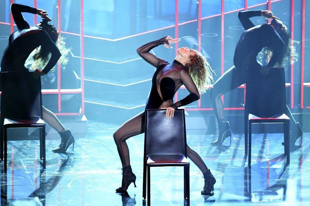 Jennifer Lopez'e çalıntı suçlaması! Beyonce'nin sahnesi mi çaldı ? - Resim: 4