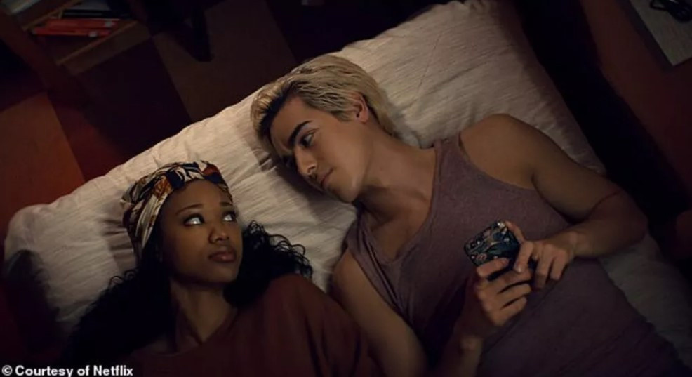 Netflix'in yeni dizisi Tiny Pretty Things'in seks sahneleri olay oldu - Resim: 2