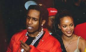 Rihanna ile Sevgilisi ASAP Rocky El Ele Görüntülendi - Resim: 1
