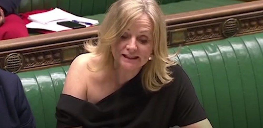 İngiliz milletvekili Tracy Brabin'in tartışma yaratan kıyafeti açık artırmada satıldı - Resim: 1