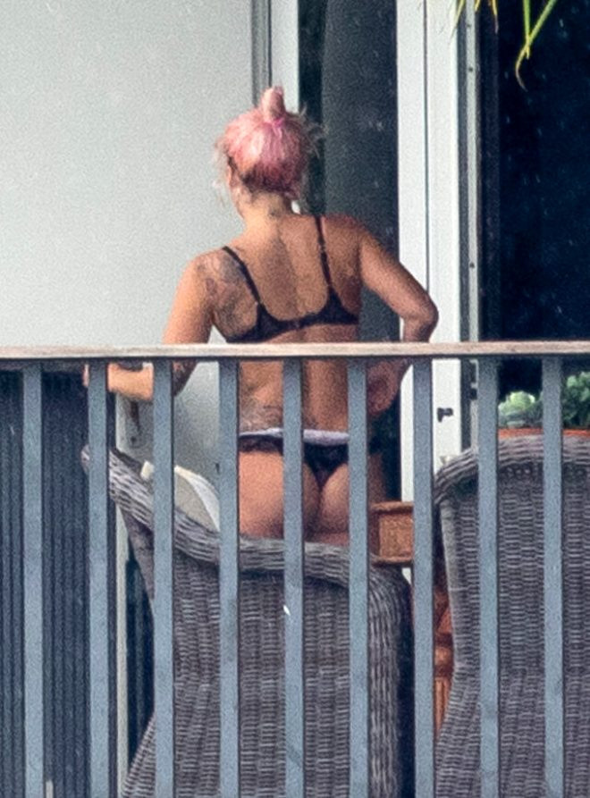 Lady Gaga evinin terasında fena yakalandı - Resim: 4