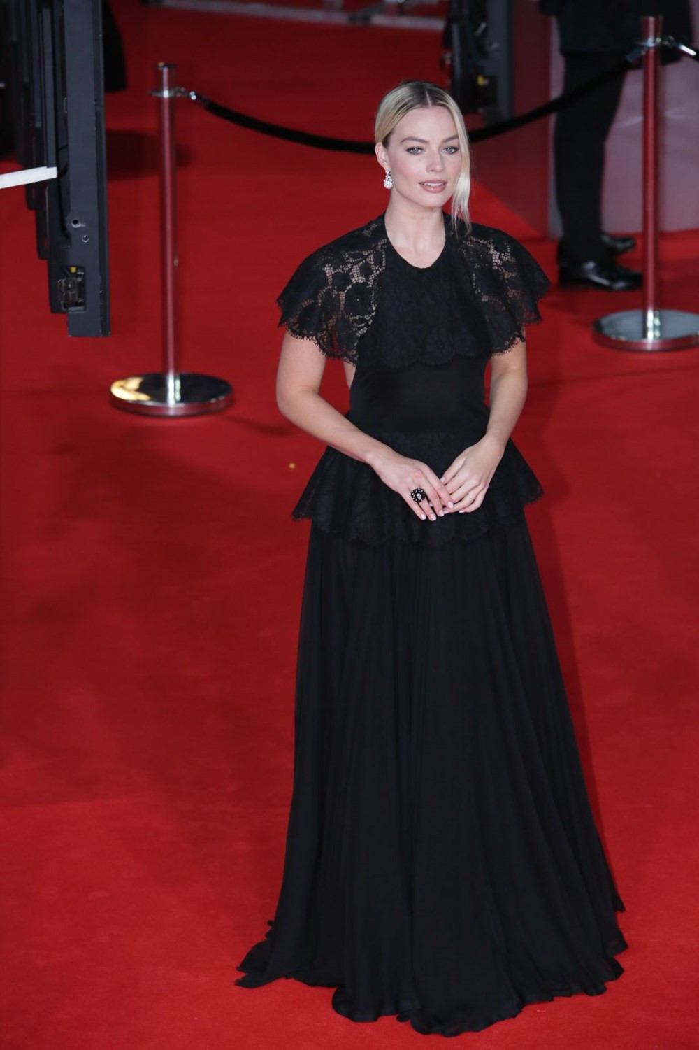 BAFTA’da Margot Robbie’den Megxit yorumu - Resim: 2